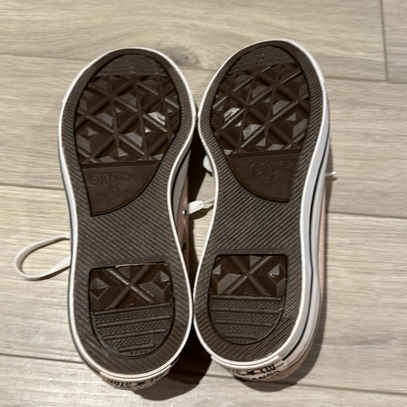 Converse shoes size 8. Never been used. Too small for my daughter. - Picture 3 of 3